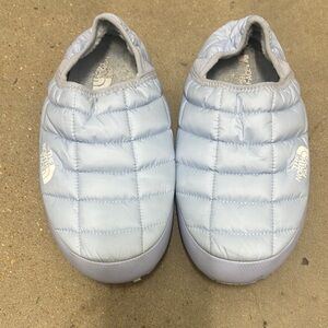 The North Face women’s Sky Blue Quilted Slippers